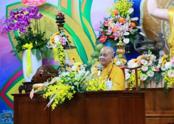 Hòa thượng Thích Minh Thiện thuyết giảng tại lễ đài Phật đản năm 2023 tỉnh Long An
